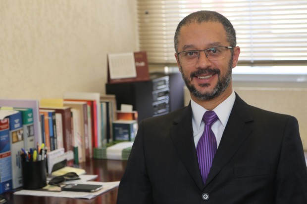 Dr. Robson contribui com artigo técnico para esta edição.