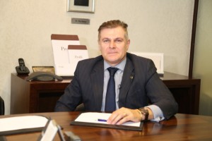 Dr. Cícero é diretor financeiro.