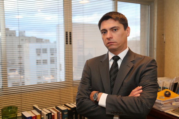 Cassiano é advogado especialista em direito privado.